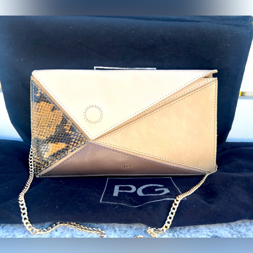 Purificación Garcia leather clutch nude/brown with crossbody chain belt